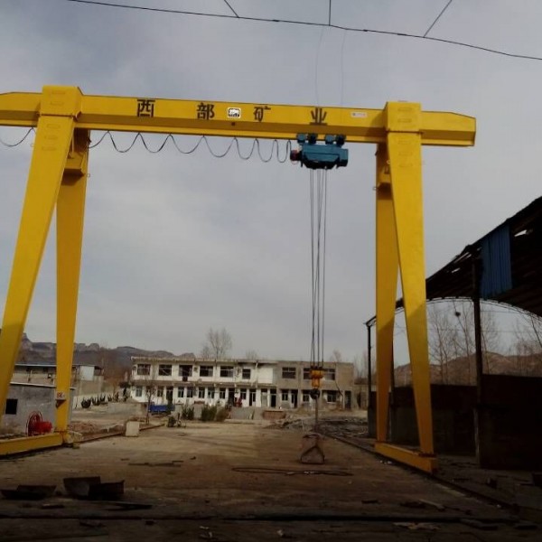MH��25�����13�����߶�9���Tʽ���ؙC(j��) MH type 25t gantry crane